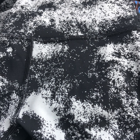 Lululemon Wunder Under Full-On Luxtreme
Aerify Jacquard Black Alpine White 2​​ - Picture 7 of 15